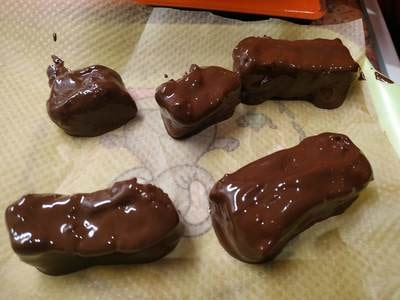 Place a baking paper on a tray or plate and add the chocolate patties Homemade Bounty Bars